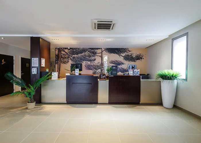 Adagio Centre 3*