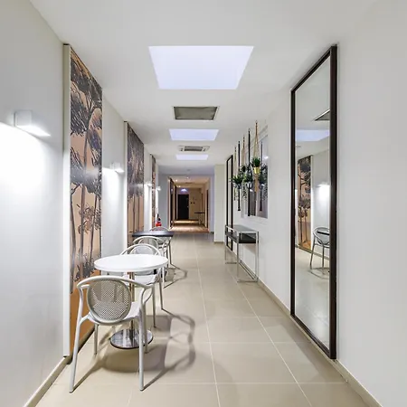 Adagio Centre