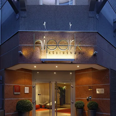 מלון דירות Adagio Centre 3*