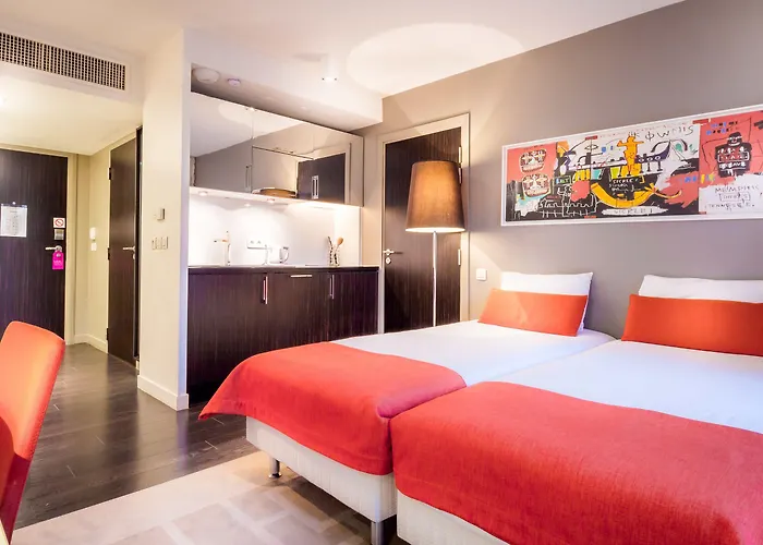 Adagio Centre Aparthotel 3*