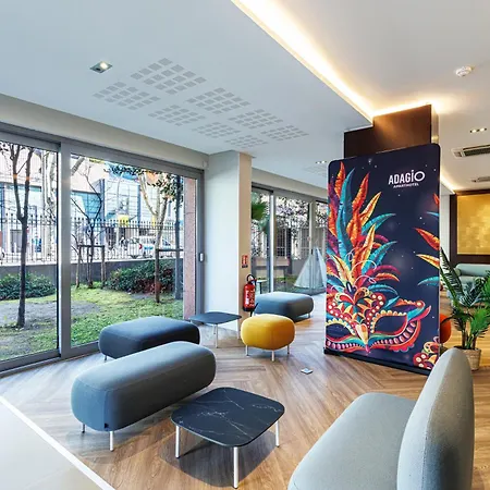 Adagio Centre Aparthotel 3*