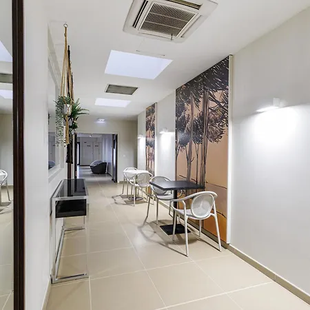 Adagio Centre 3*