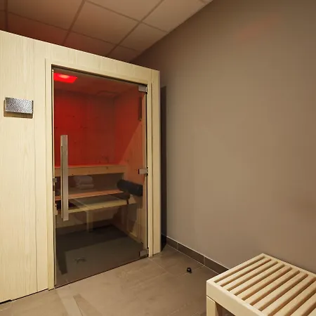 Adagio Centre 3*