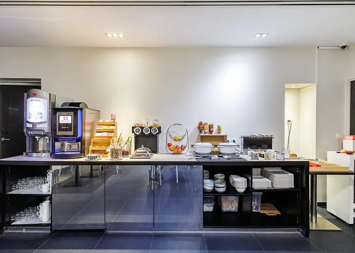 Adagio Centre 3*