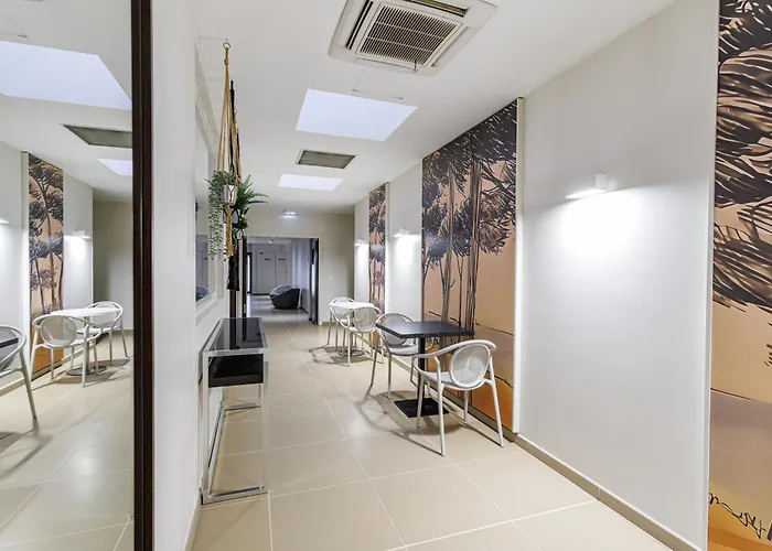 Adagio Centre 3*