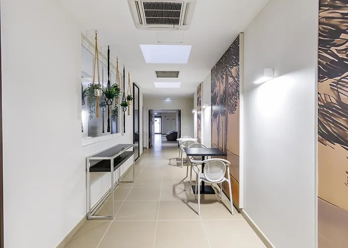 Adagio Centre 3*